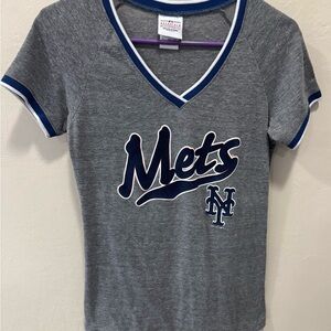 Women’s MLB NY Mets T-shirt NWOT Gray White Blue Stripes on Sleeves Official MLB